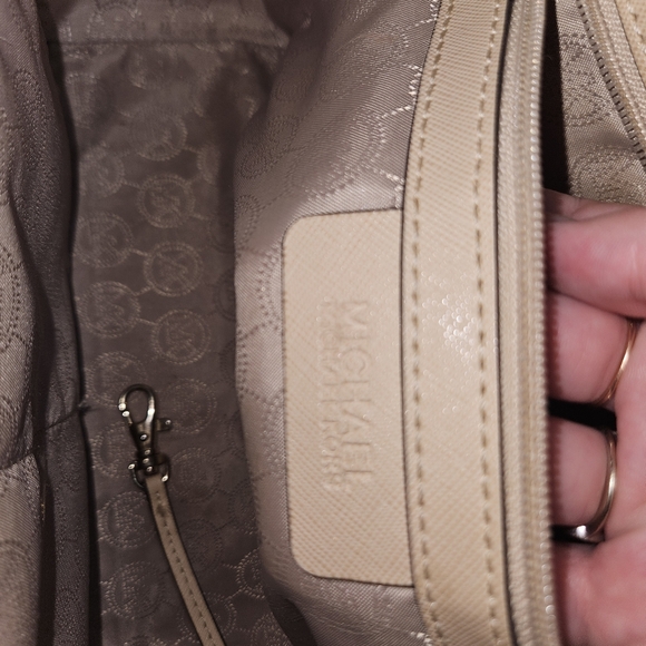 Michael Kors Purse Selma Purse Beige / Cream - Picture 10 of 16
